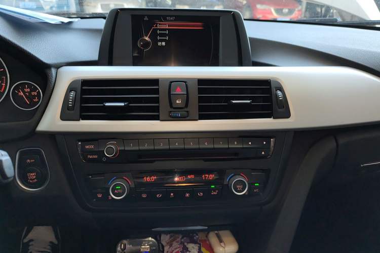 Used BMW 3 Series 2013 320i Sport Touring Edition Audio And AC Panel