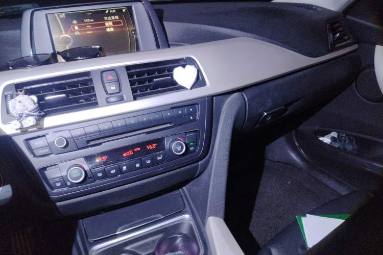 Used BMW 3 Series 2013 320Li Fashion Model Audio And AC Panel