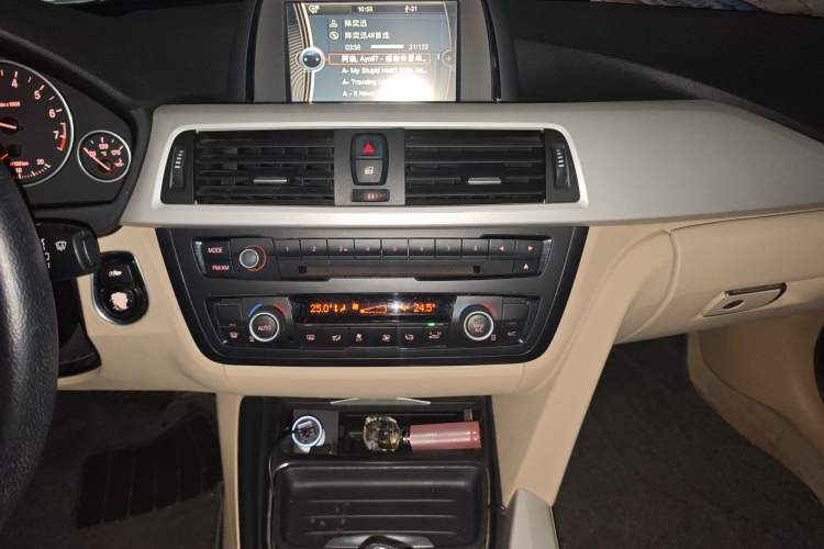 Used BMW 3 Series 2013 320Li Fashion Model Audio And AC Panel