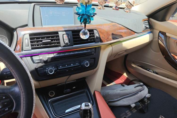 Used BMW 3 Series 2013 320Li Fashion Model Audio And AC Panel
