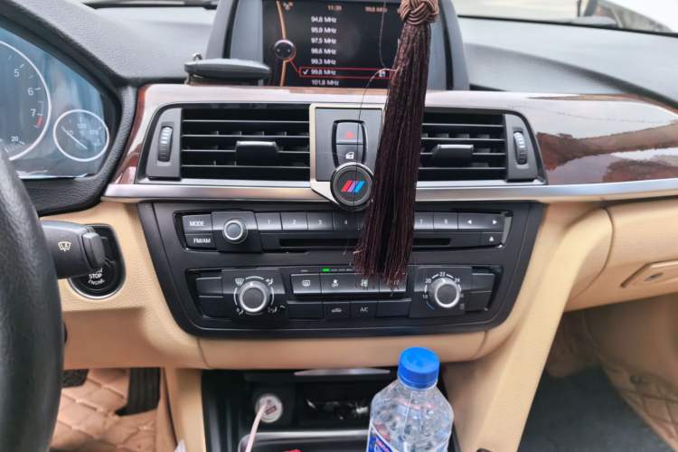 Used BMW 3 Series 2013 320Li Fashion Design Package Audio And AC Panel
