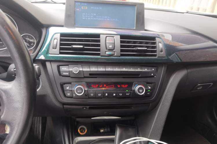 Used BMW 3 Series 2013 320i Sport Edition Audio And AC Panel