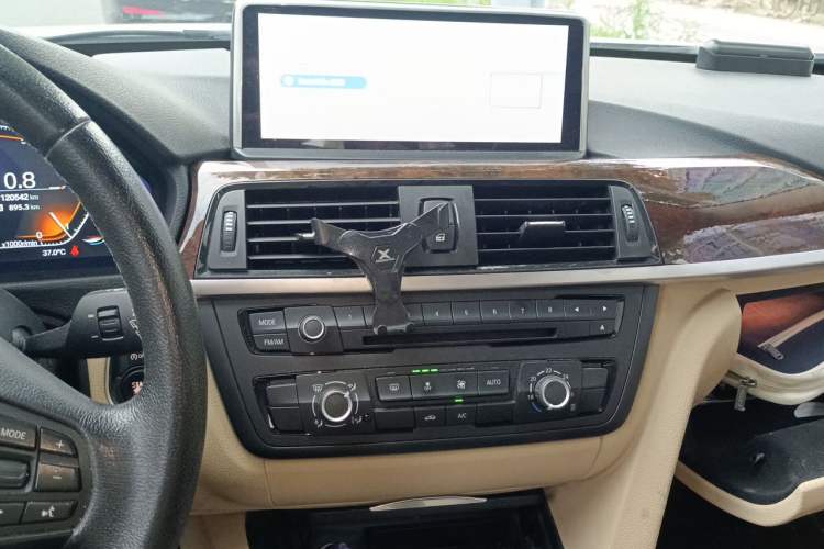 Used BMW 3 Series 2013 320Li Fashion Model Audio And AC Panel