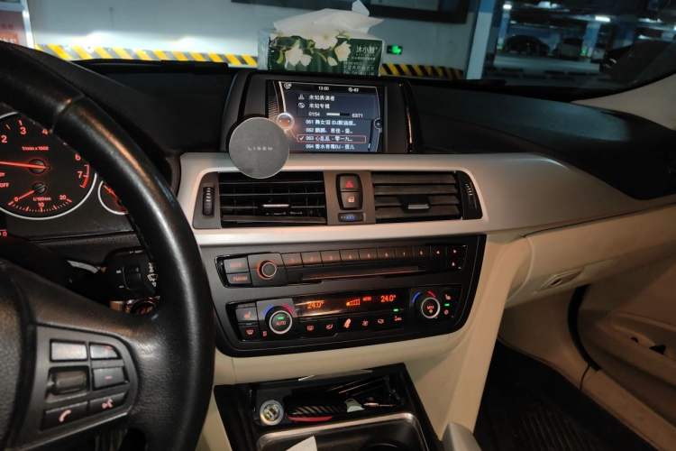 Used BMW 3 Series 2013 320i Sport Edition Audio And AC Panel
