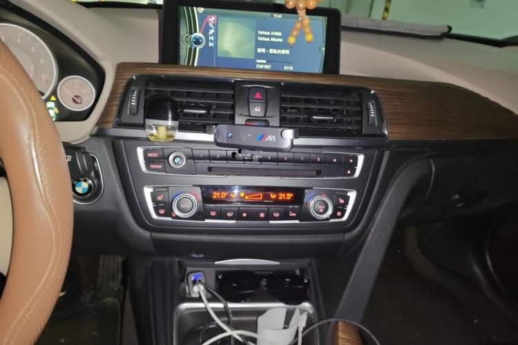 Used BMW 3 Series 2013 320Li Fashion Design Package Audio And AC Panel