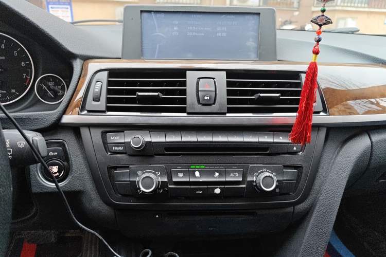 Used BMW 3 Series 2013 320Li Fashion Design Package Audio And AC Panel