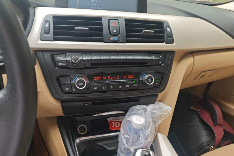 Used BMW 3 Series 2013 320Li Fashion Model Audio And AC Panel