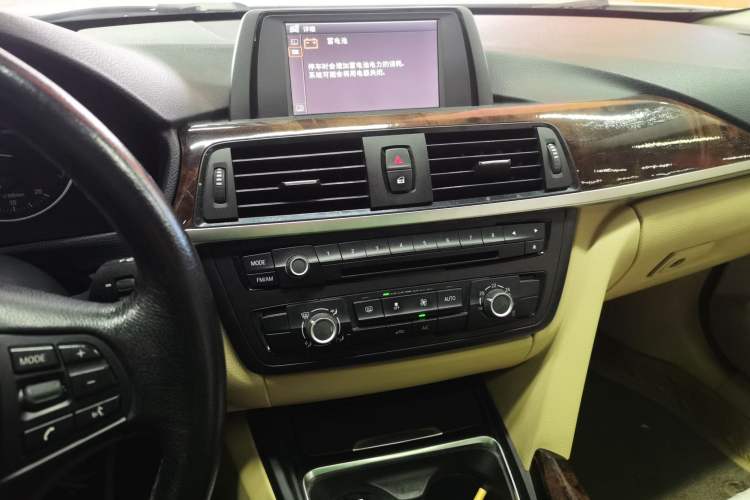 Used BMW 3 Series 2013 320Li Fashion Model Audio And AC Panel