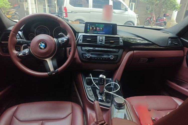 Used BMW 3 Series 2013 320Li Fashion Model Center Console