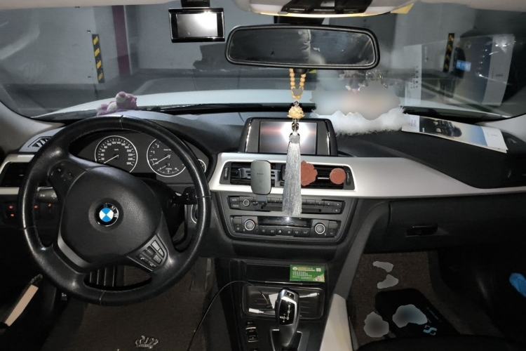 Used BMW 3 Series 2013 320Li Fashion Model Center Console