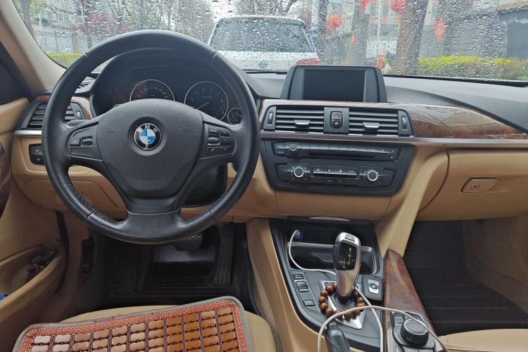 Used BMW 3 Series 2013 320Li Fashion Model Center Console