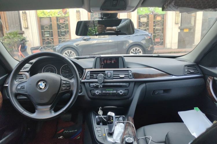 Used BMW 3 Series 2013 320Li Fashion Model Center Console
