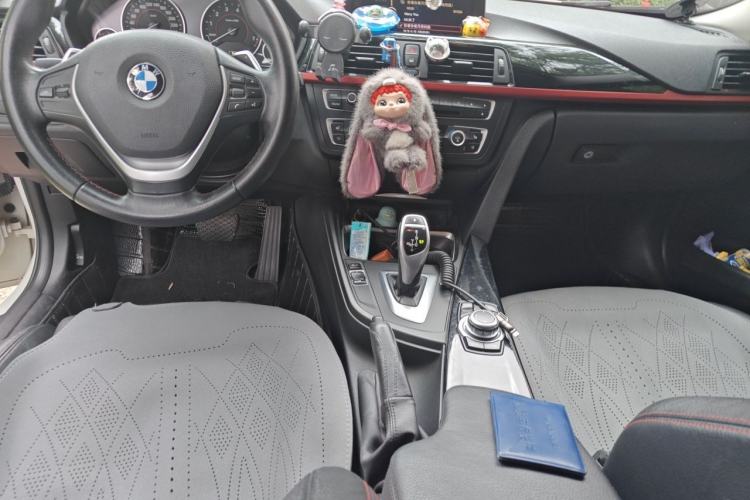 Used BMW 3 Series 2013 320i Sport Design Package Center Console