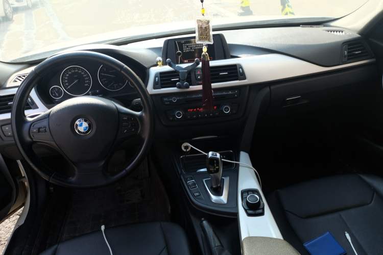 Used BMW 3 Series 2013 320Li Fashion Model Center Console