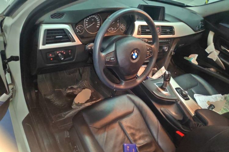 Used BMW 3 Series 2013 320i Sport Edition Center Console