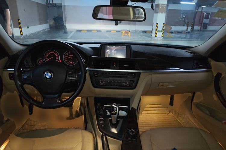 Used BMW 3 Series 2013 320Li Fashion Model Center Console
