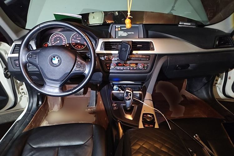 Used BMW 3 Series 2013 320i Sport Edition Center Console