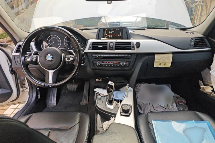 Used BMW 3 Series 2013 320i Sport Edition Center Console