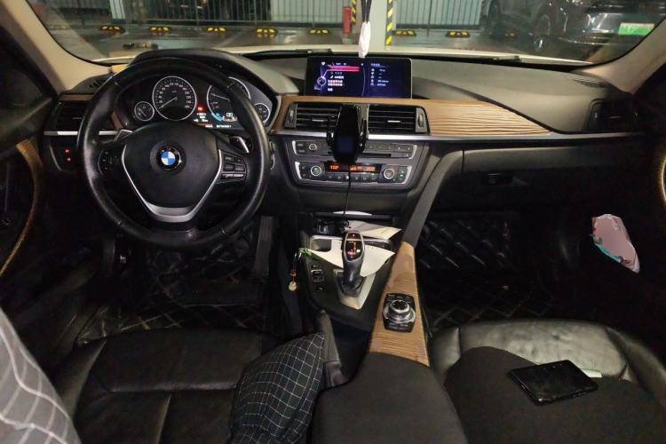 Used BMW 3 Series 2013 320Li Fashion Design Package Center Console