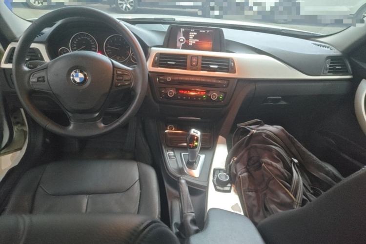 Used BMW 3 Series 2013 320i Sport Edition Center Console
