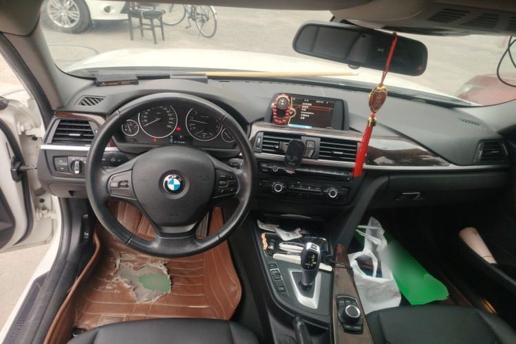 Used BMW 3 Series 2013 320Li Fashion Model Center Console