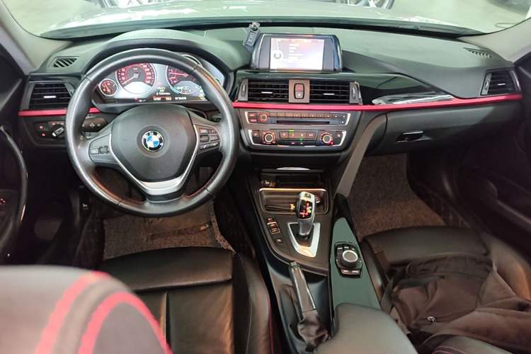 Used BMW 3 Series 2013 316i Sport Design Package Center Console