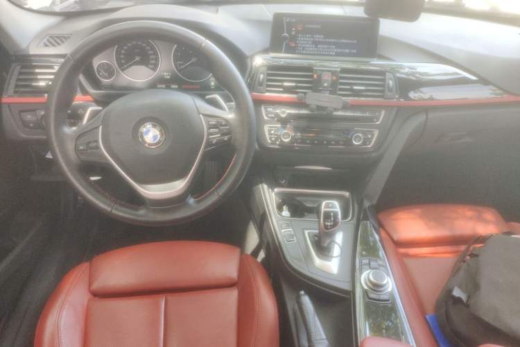 Used BMW 3 Series 2013 320i Sport Design Package Center Console
