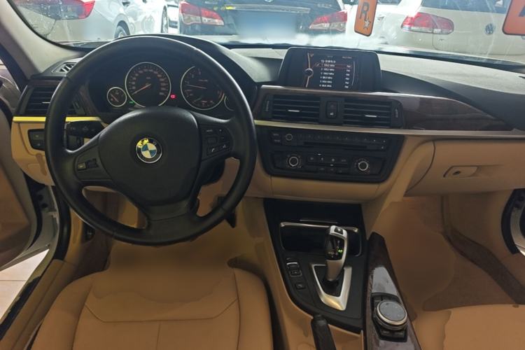 Used BMW 3 Series 2013 320Li Fashion Model Center Console