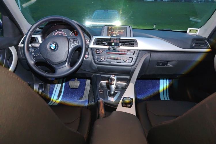 Used BMW 3 Series 2013 316i Active Edition Center Console