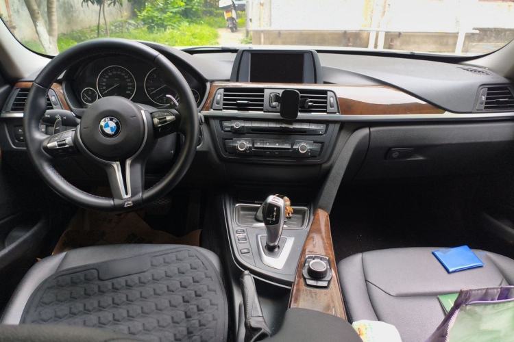 Used BMW 3 Series 2013 320Li Fashion Model Center Console