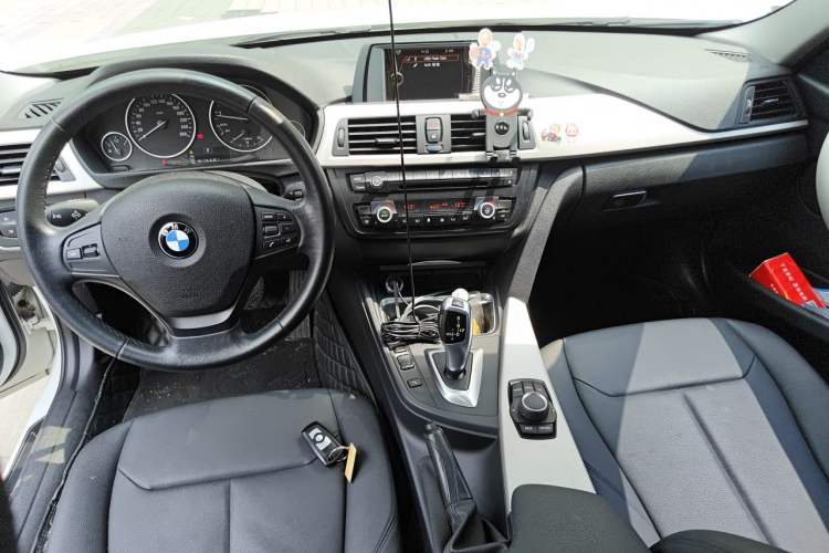 Used BMW 3 Series 2013 320Li Fashion Model Center Console