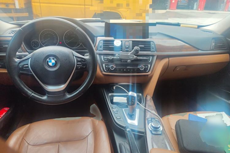 Used BMW 3 Series 2013 Facelift 320Li Fashion Design Package Center Console