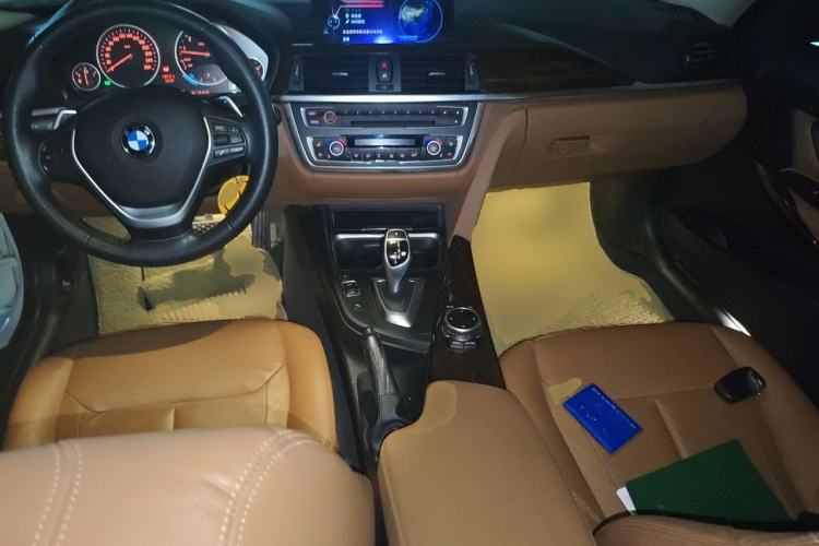 Used BMW 3 Series 2013 Facelift 320Li Fashion Design Package Center Console