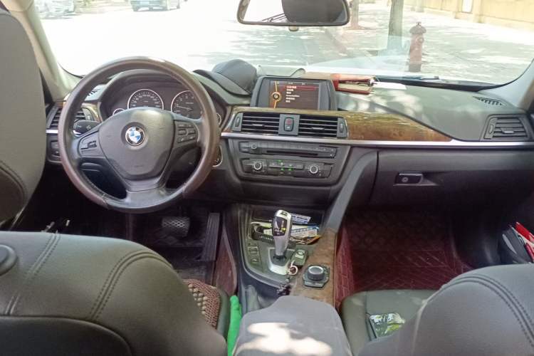 Used BMW 3 Series 2013 320Li Fashion Model Center Console