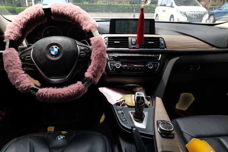 Used BMW 3 Series 2013 320Li Fashion Design Package Center Console