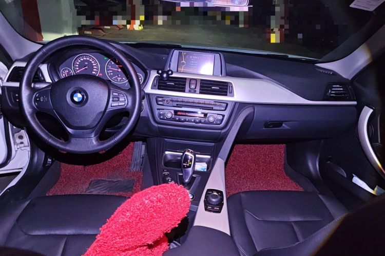 Used BMW 3 Series 2013 320i Sport Edition Center Console