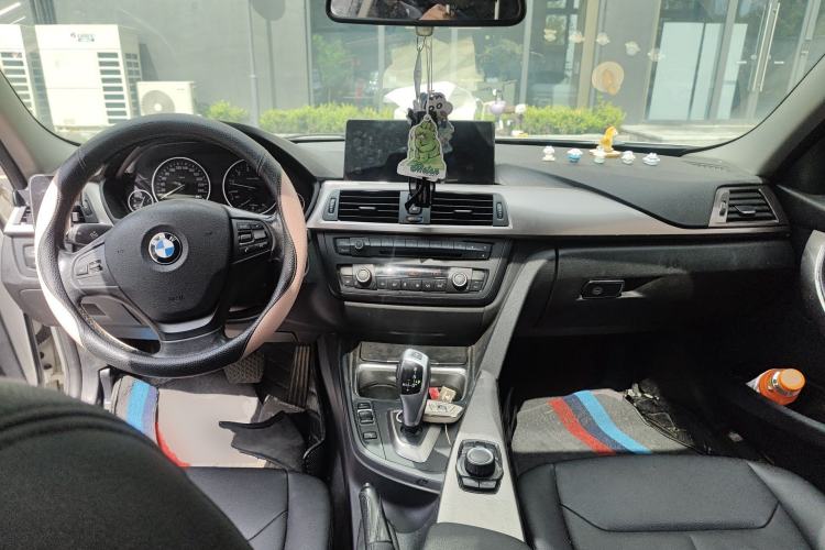 Used BMW 3 Series 2013 320Li Fashion Model Center Console