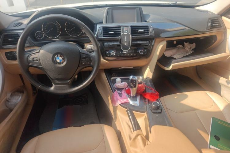 Used BMW 3 Series 2013 320i Sport Edition Center Console