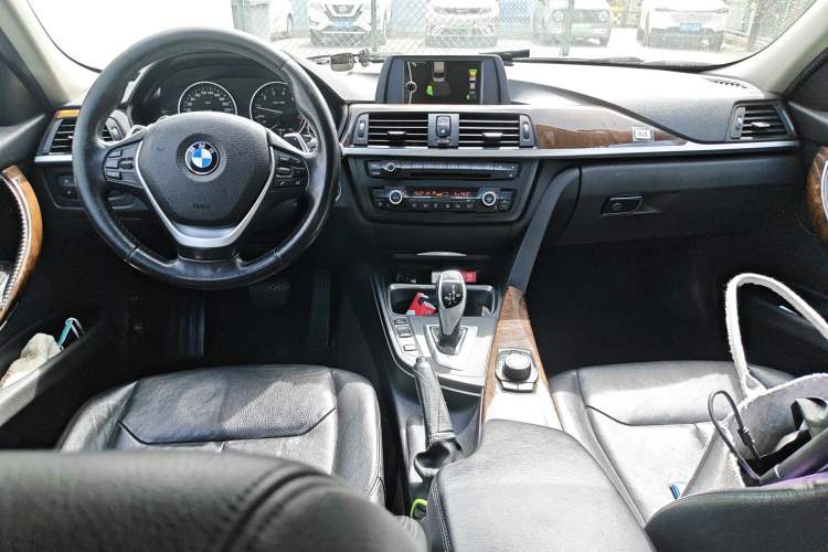 Used BMW 3 Series 2013 328Li Fashion Edition Center Console