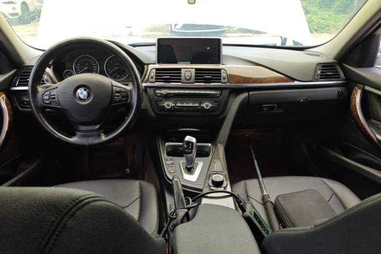 Used BMW 3 Series 2013 320Li Fashion Model Center Console