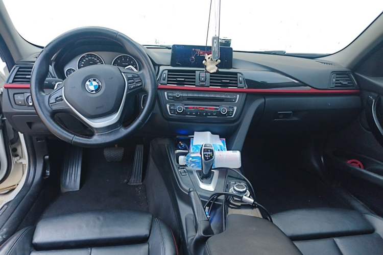 Used BMW 3 Series 2013 320i Sport Design Package Center Console