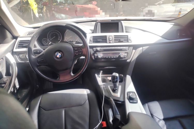 Used BMW 3 Series 2013 320i Sport Edition Center Console