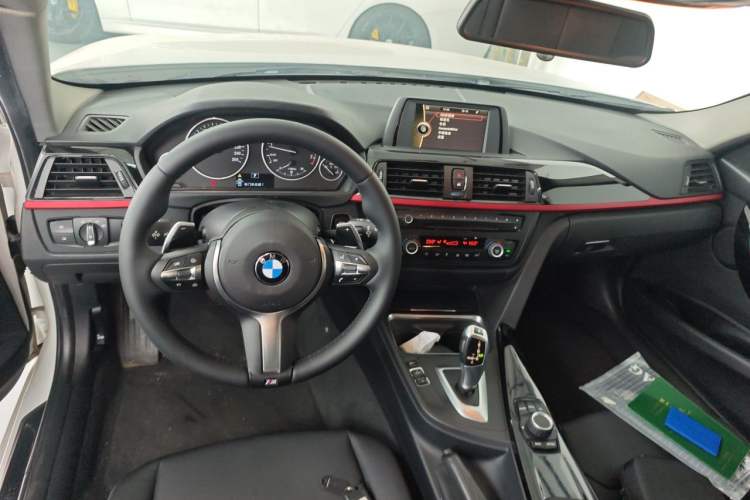 Used BMW 3 Series 2013 320i Sport Touring Edition Center Console