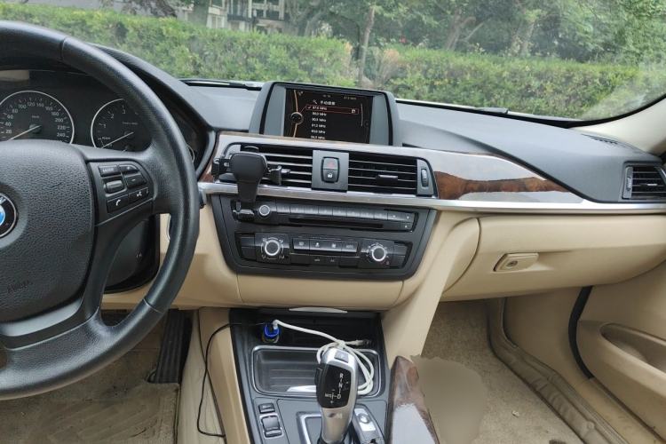 Used BMW 3 Series 2013 320Li Fashion Model Center Console