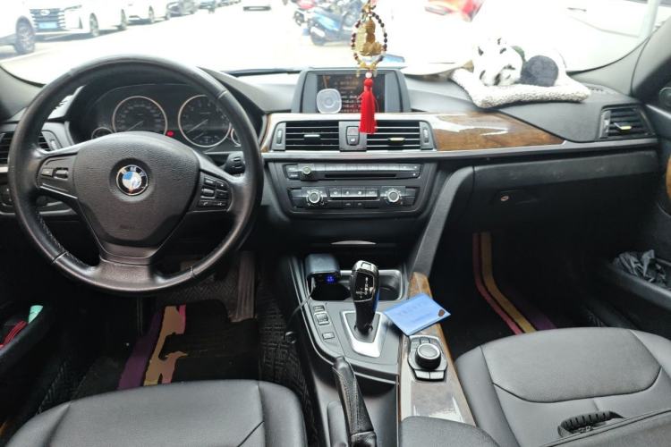 Used BMW 3 Series 2013 320Li Fashion Model Center Console