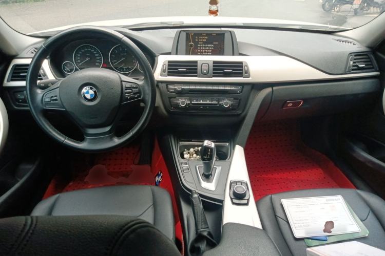 Used BMW 3 Series 2013 316i Active Edition Center Console