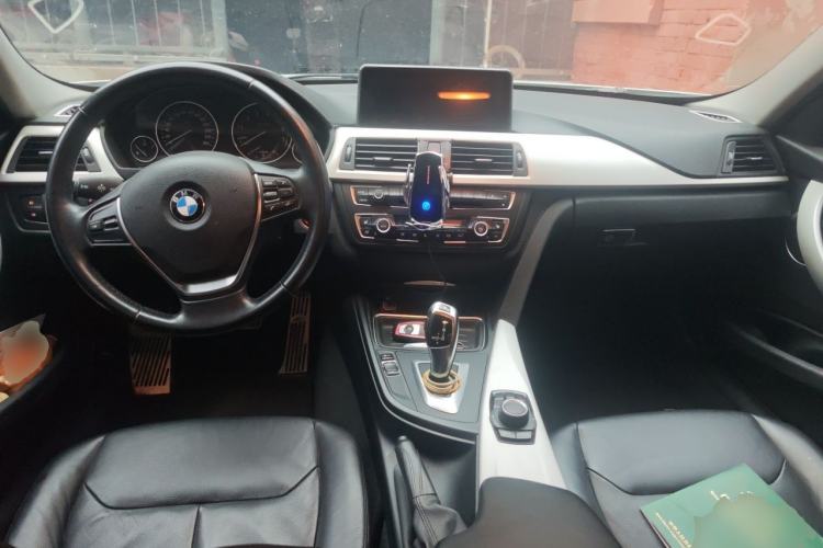 Used BMW 3 Series 2013 320i Sport Edition Center Console
