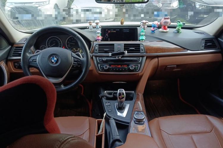 Used BMW 3 Series 2013 Facelift 320Li Fashion Design Package Center Console