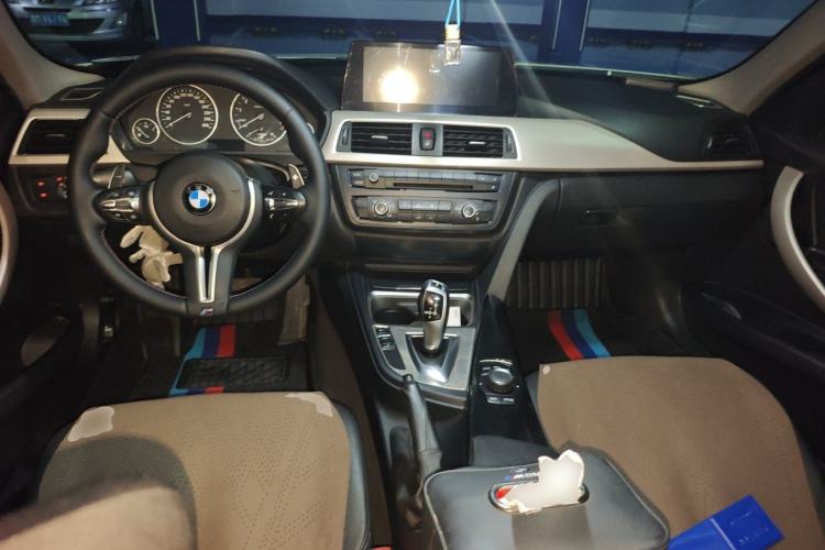 Used BMW 3 Series 2013 316i Active Edition Center Console