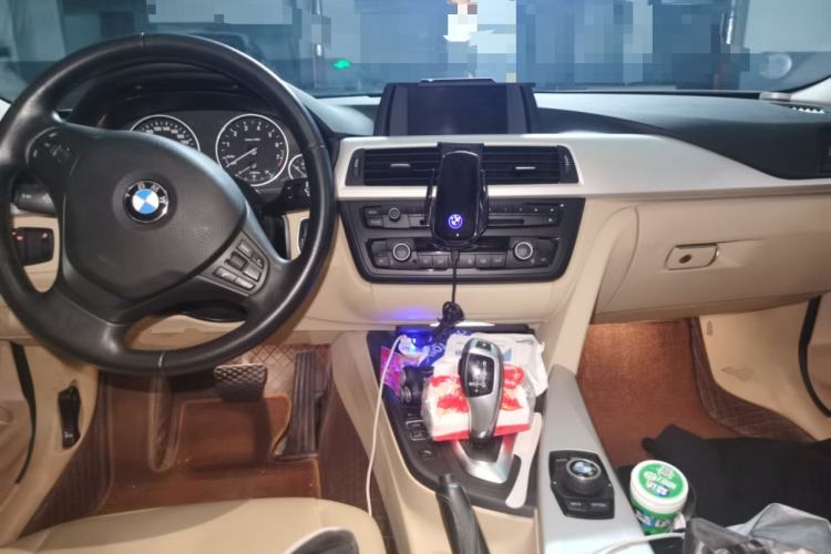 Used BMW 3 Series 2013 320Li Fashion Model Center Console